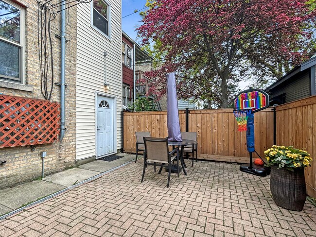 Building Photo - 6766 N Onarga Ave