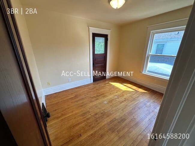 Building Photo - 848 Henry Ave SE