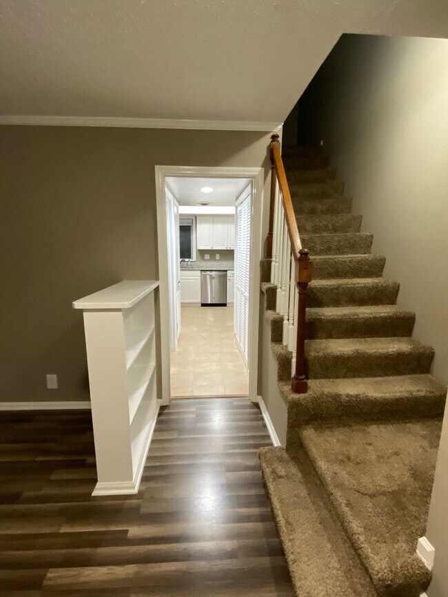 Building Photo - Nice 3BR Condo in Huntington Ridge