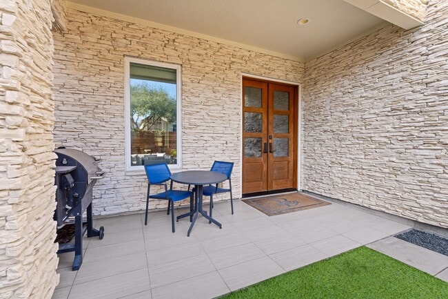 Building Photo - 807 Nicholson St