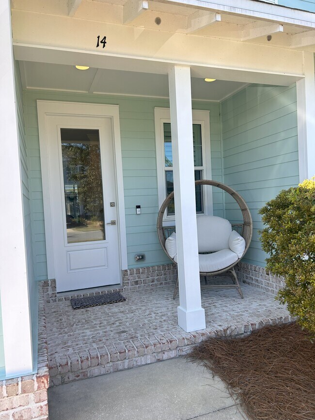 Building Photo - 14 Conifer Ct