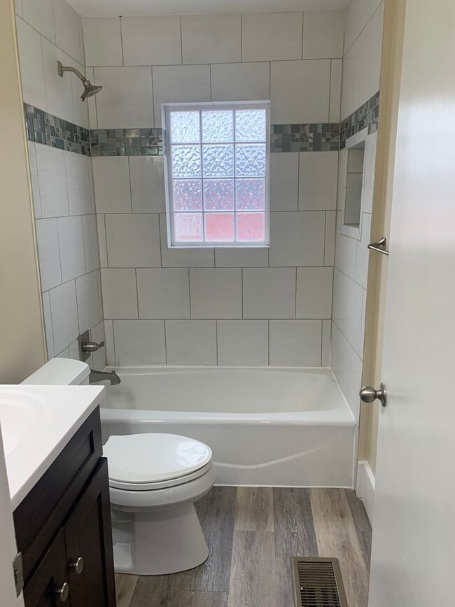 Building Photo - 3 Bedroom/1 bath  Okalona area