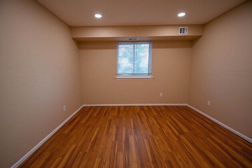 Building Photo - 9921 Bustleton Ave