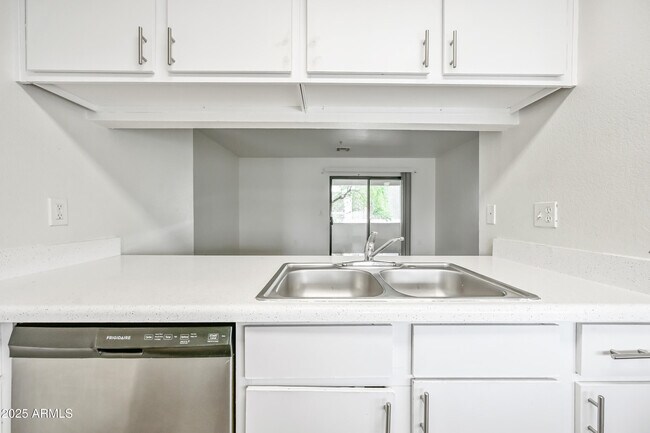 Building Photo - 3065 N 67th Ave