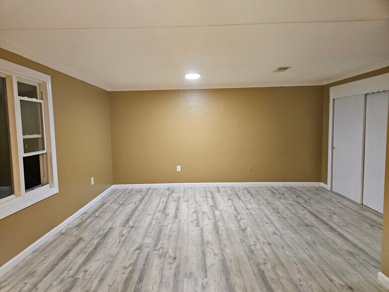 Building Photo - 333 Whitehead Rd