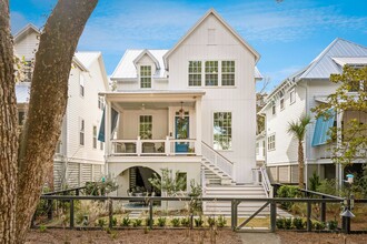 Building Photo - 9013 Stern Aly