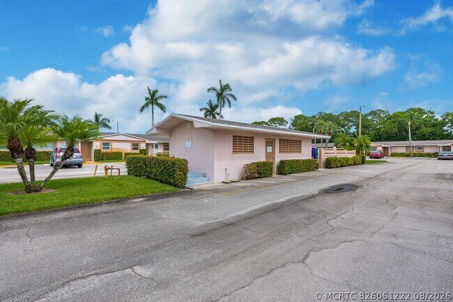 Building Photo - 2523 Dudley Dr W