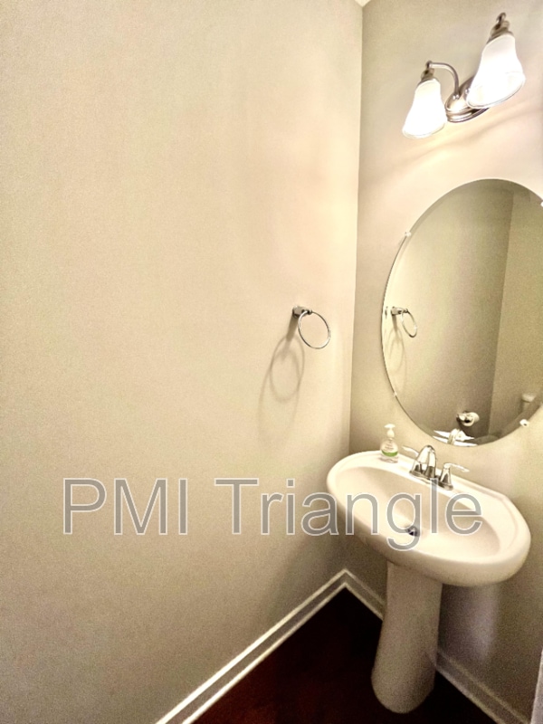 Building Photo - 412 Shakespeare Dr