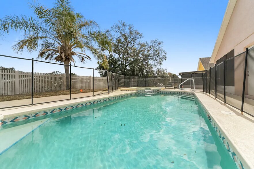 Building Photo - 236 Manoel Ln