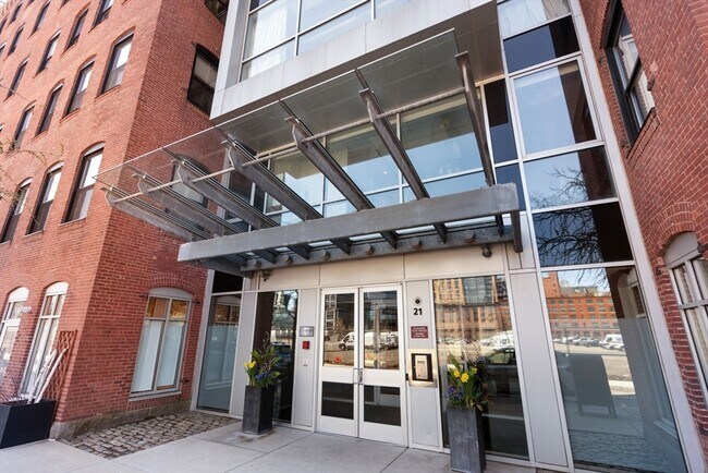 Building Photo - 21 Wormwood St