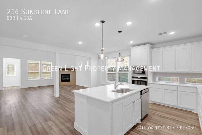 Building Photo - 216 Sunshine Ln