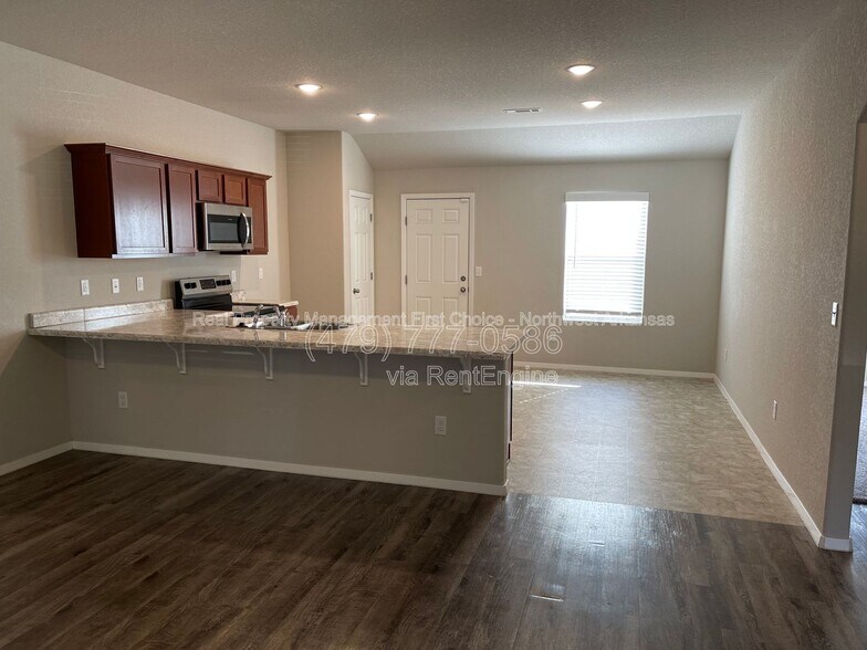 Building Photo - 2429 Sebright Ave