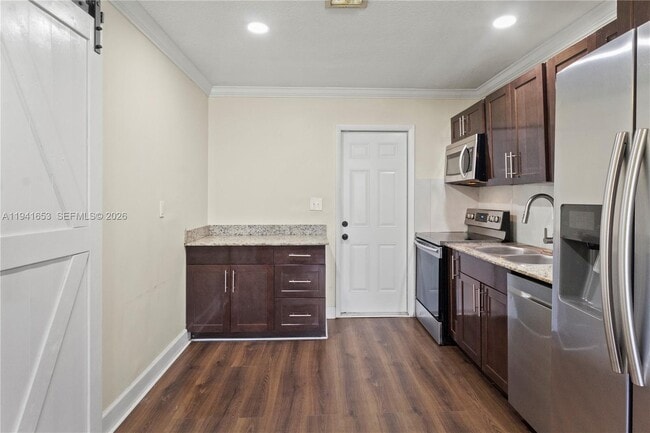 Building Photo - 441 NE 30th St