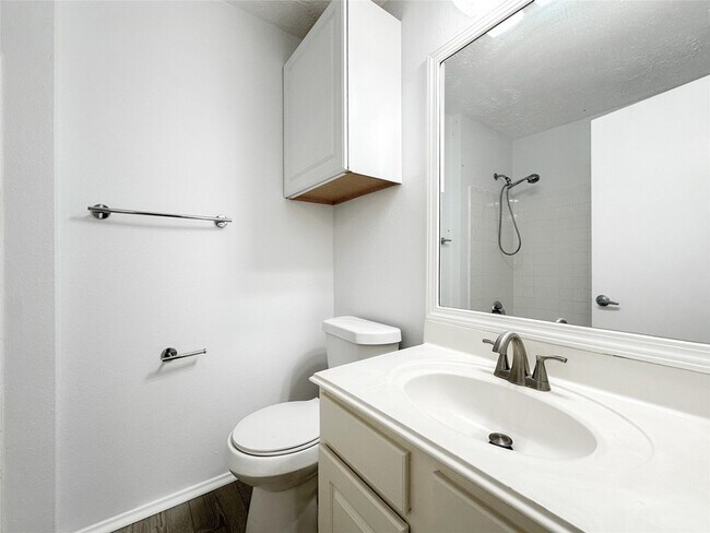 Building Photo - 8051 Bay Branch Dr