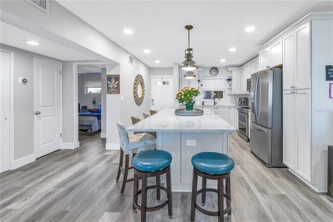 Building Photo - 800 Madonna Blvd