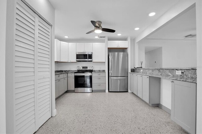 Building Photo - 765 56th Ave S