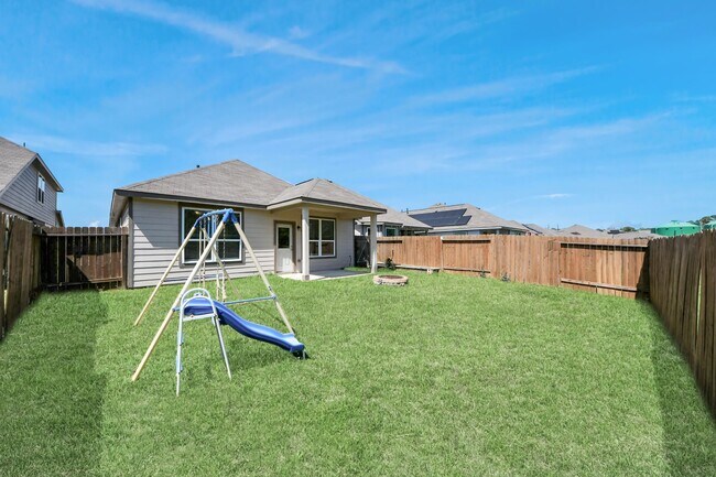 Building Photo - 17630 Holroyd Rd