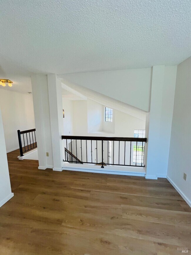 Building Photo - 111 Thresher Dr