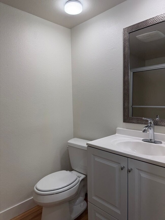 Building Photo - Classic 3Br/2Ba Bottom Level Condo in Campana Villas W/ Golf Course View