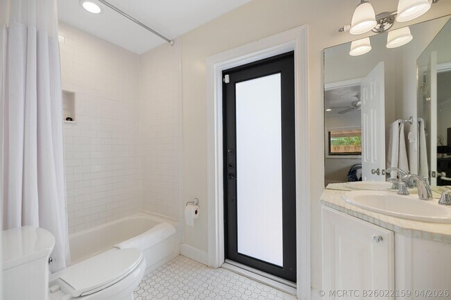 Building Photo - 3211 Seaward Dr