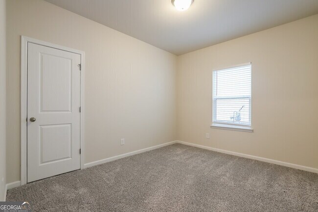 Building Photo - 5825 Hackberry Ln