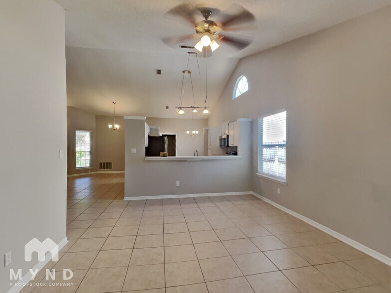 Building Photo - 536 Remington Oak Dr