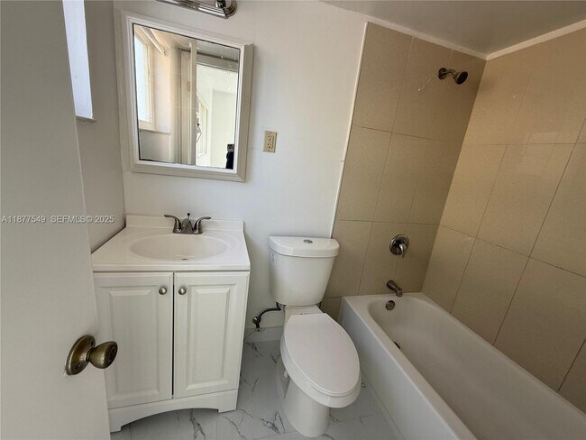 Building Photo - 855 W 29th St