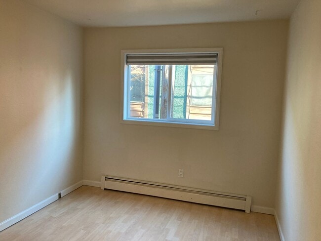 Building Photo - 2 Bdrm Condo off Spenard & 25th - Close to...