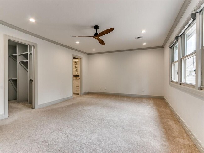 Building Photo - 1201 Glenbrook Dr