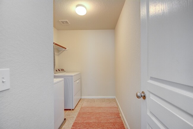 Building Photo - 6807 Alum Rock Ln