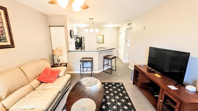 Building Photo - SEASONAL SHORT-TERM 1 BED 1 BATH GROUND FLOOR CONDO
