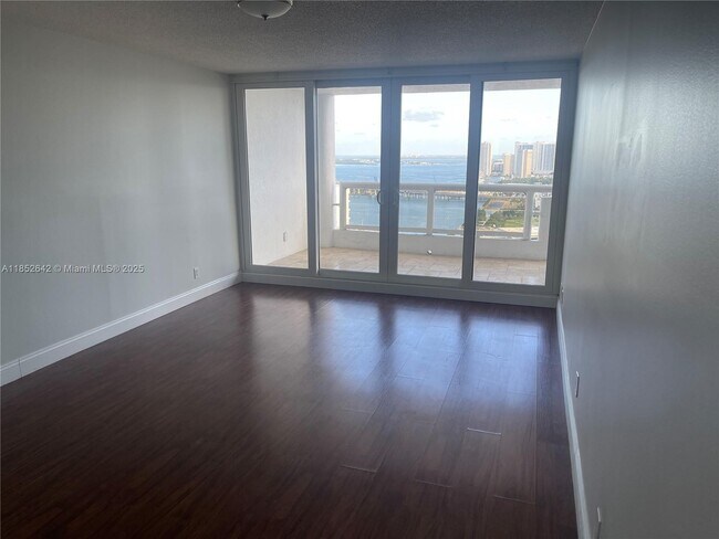 Building Photo - 1717 N Bayshore Dr