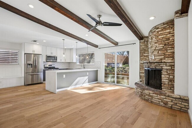 Building Photo - 7205 Twisted Oaks Dr