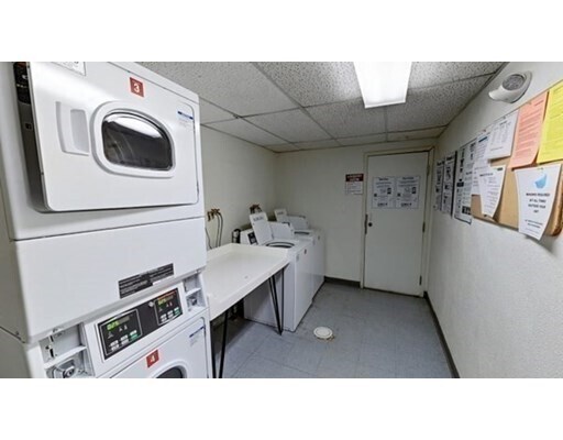 Building Photo - 18 Kenmar Dr