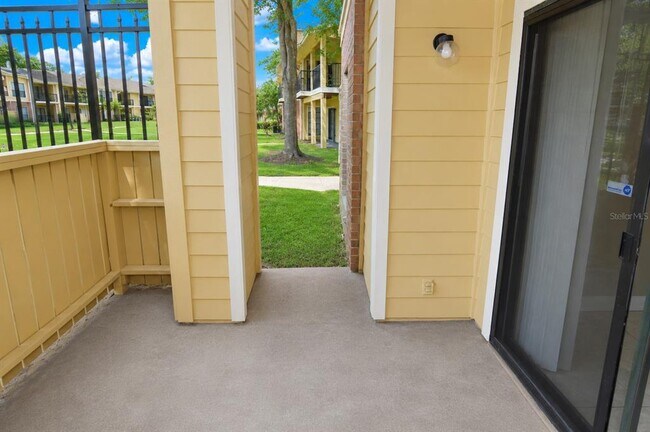 Building Photo - 8643 Mallard Reserve Dr