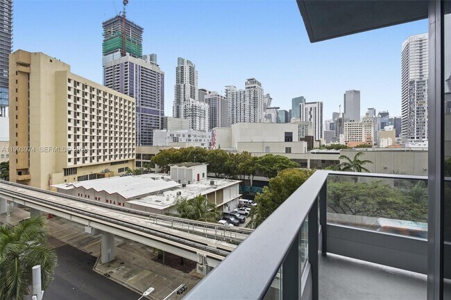 Building Photo - 121 NE 5th St