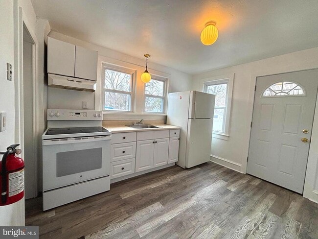 Building Photo - 311 2nd St