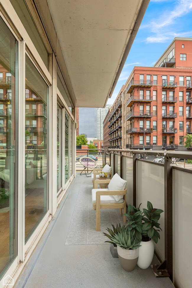 Building Photo - 650 W Wayman St