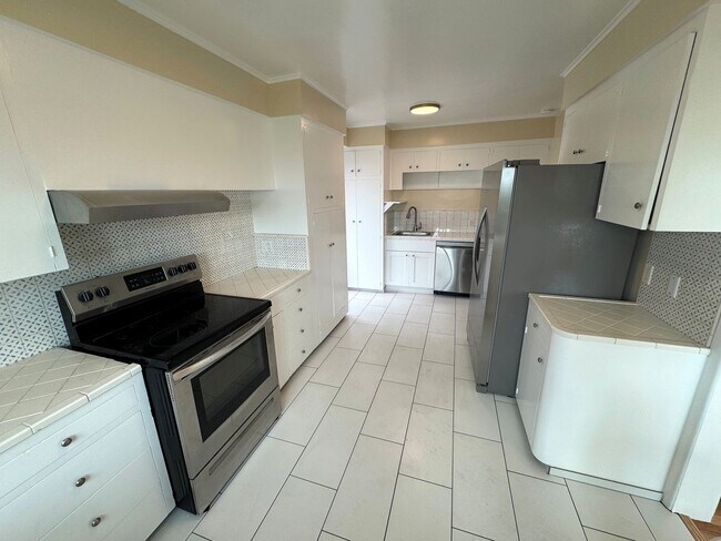 Building Photo - Hillside Ventura Home- Gorgeous Ocean View!!