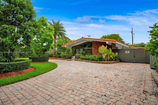 Building Photo - 6820 SW 86th Ave