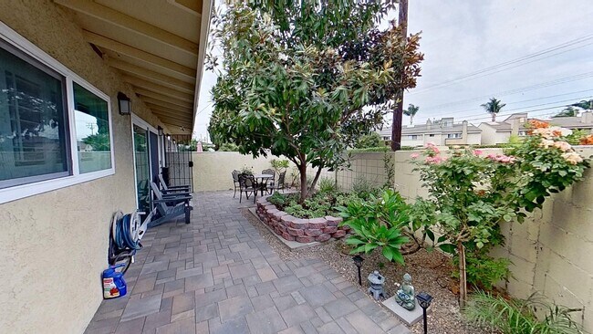 Building Photo - 14181 Goldenwest St