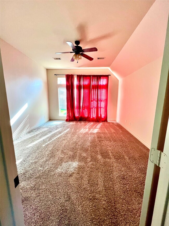 Building Photo - 2801 Field Hollow Dr