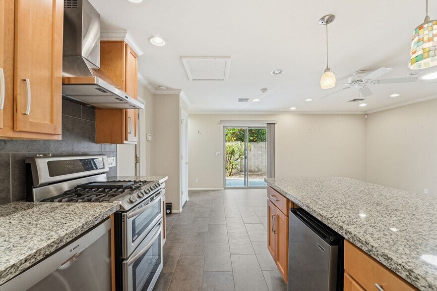 Building Photo - 2051 E Hermosa Dr