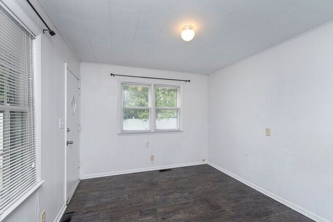 Building Photo - Great Broad Ripple Location With Fenced Backyard!