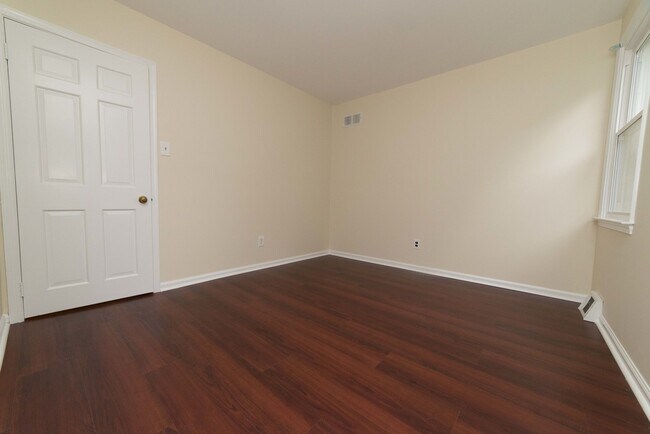 Building Photo - 440 Cricket Ln