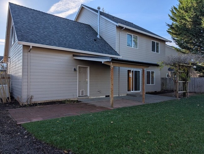 Building Photo - $3,300 - Two-Story Home with Three Bedrooms, 2.5 Bathrooms, and a Bonus Room