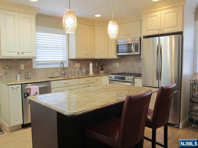 Building Photo - 309B Grand 309B