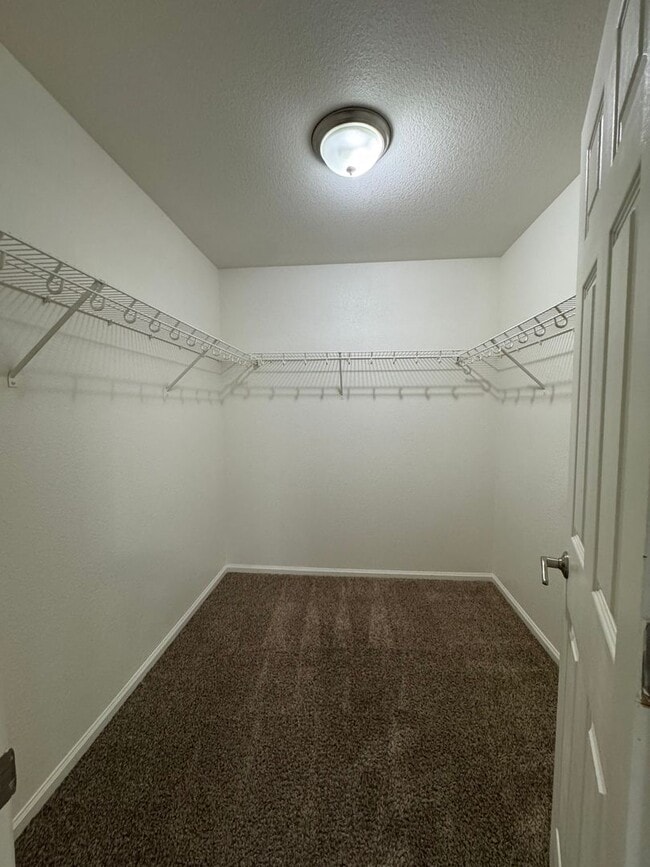Building Photo - Updated 3 Bedroom in Springs Ranch