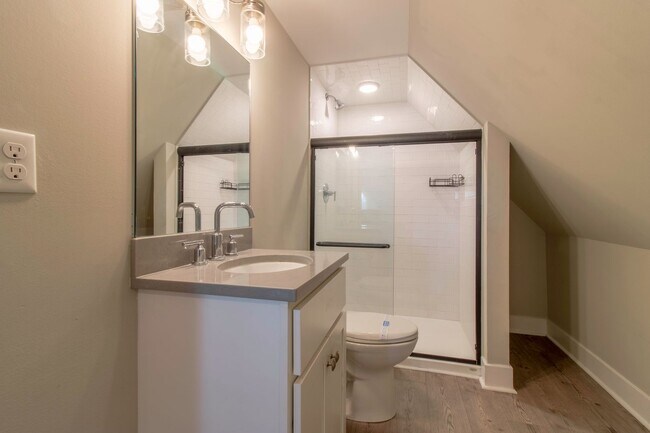 Building Photo - Downtown Milford Year Round Rental - Unfur...