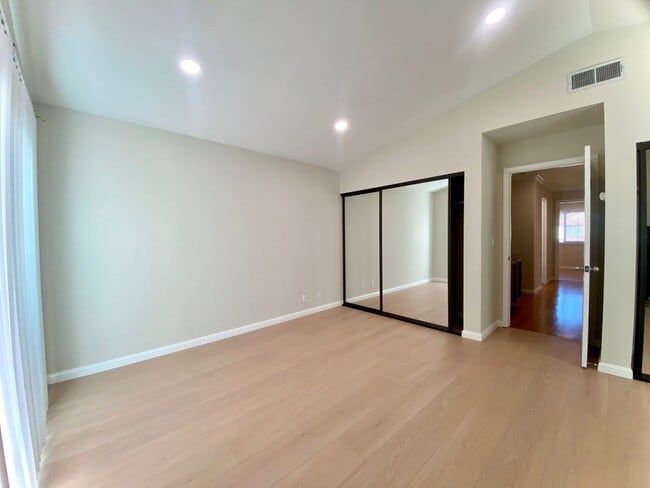 Building Photo - Gorgeous 4-bedroom Home Located in Cameron Hills Neighborhood of Fremont!